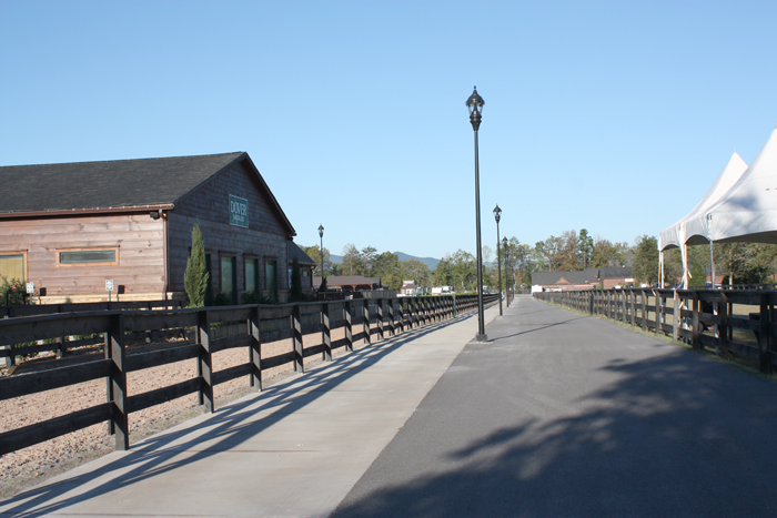 There are lots of shopping options on site, including a spacious general store, seasonal vendors and boutiques and two Dover Saddlery locations.