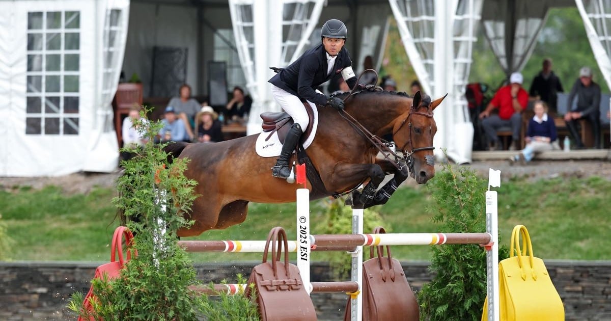 Thumbnail for Kent Farrington Wins $125,000 CSI3* Grand Prix