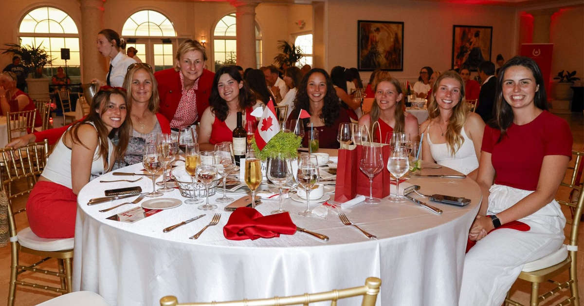 A group of people at a banquet.