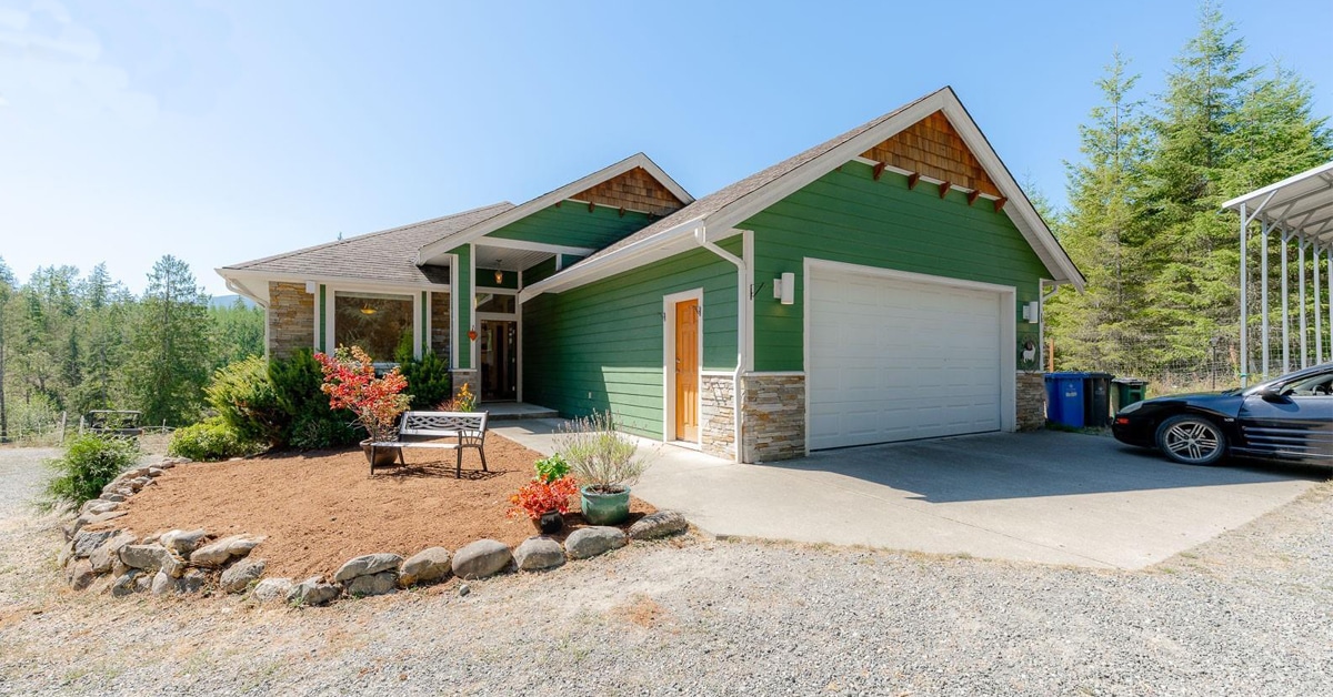 Thumbnail for $1,380,000 for ”Ultima Thule” (the Realm Beyond) in Duncan, BC